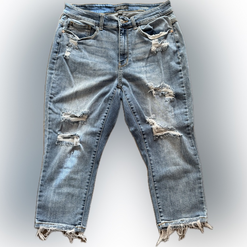 Judy Blue Light Blue Distressed Capri Fit Jeans